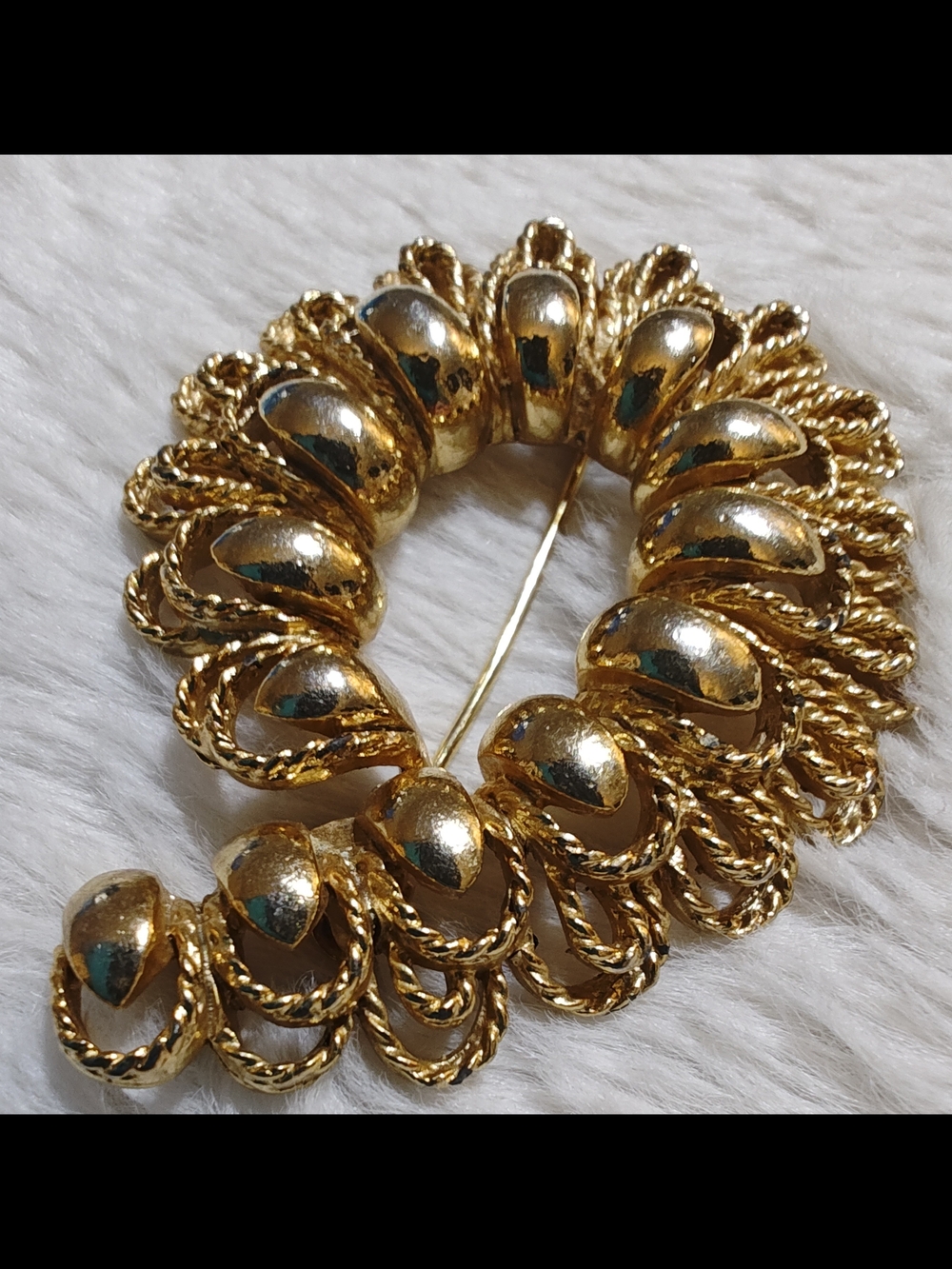 Lisner GoldTone Spiral Rope Brooch - Elegant Women’s Jewelry